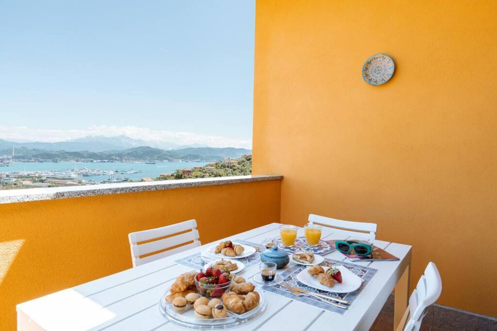 Piccapiana Sea View Attic Flat Apartment ลาสเปเซีย ภายนอก รูปภาพ